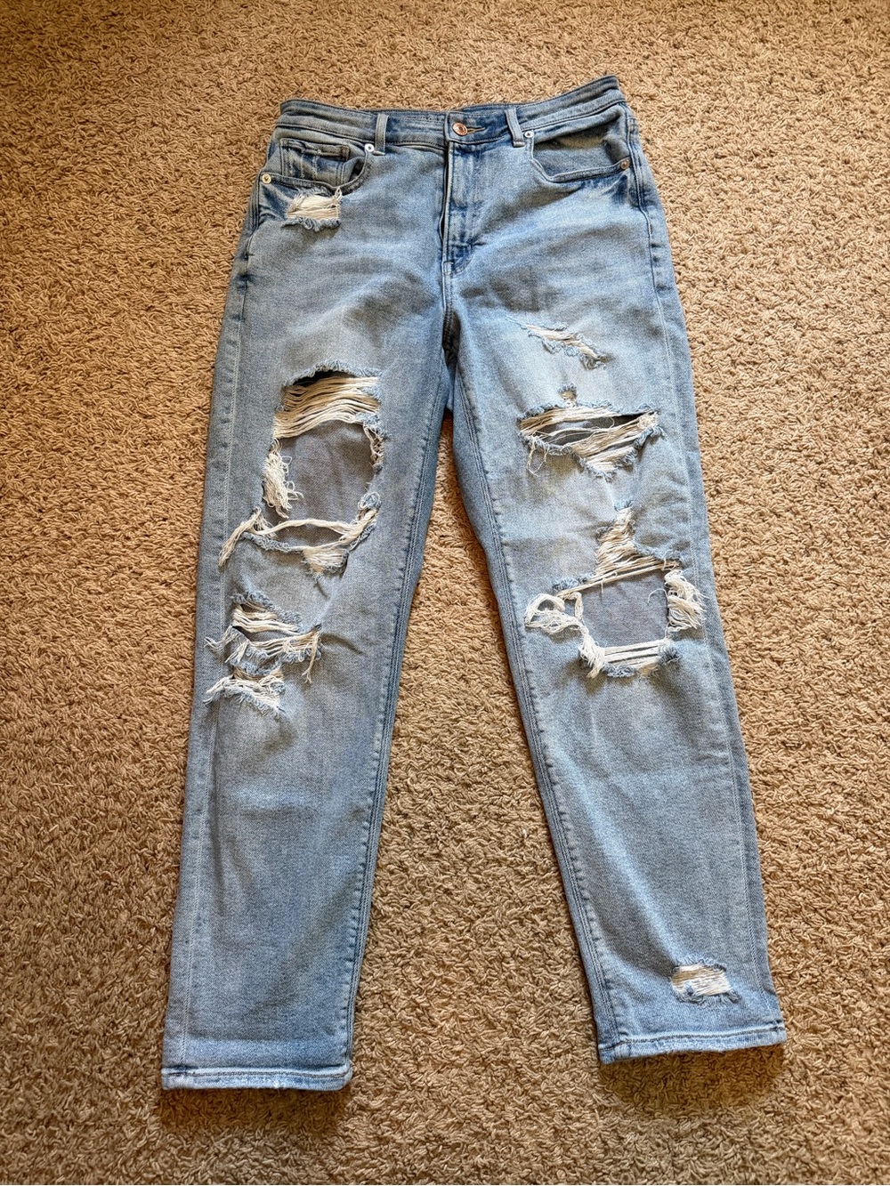 American Eagle Outfitters Light Blue Distressed Mom Jean